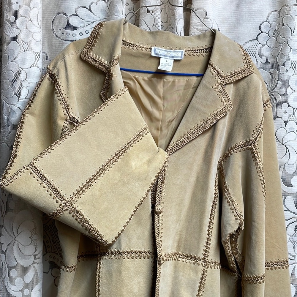 70's Vintage suede leather jacket. Boho style in pristine condition.